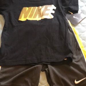 Boys 4t NIKE outfit BNWT